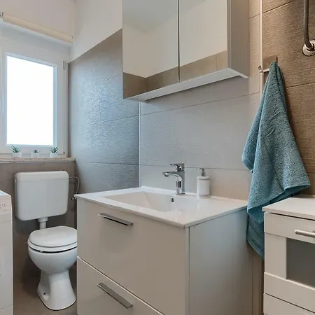 Modern Near City Centre And The Beach *