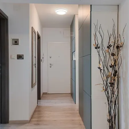 Modern Near City Centre And The Beach Pula
