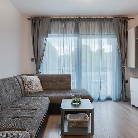 Modern Near City Centre And The Beach Pula